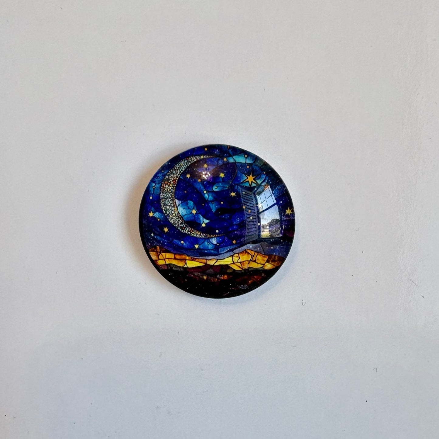 Mosaic Moon Round Crown